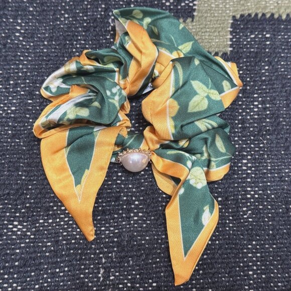 ANTHROPOLOGIE Charmed Hair Scarf Scrunchie, Green/Orange Floral Botanical - Picture 4 of 11
